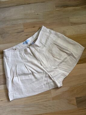 Antonio Melani Cream Linen Shorts
